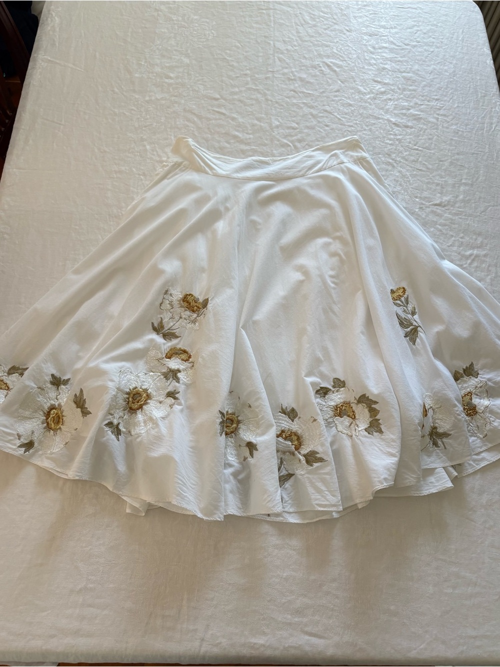 Isda & Co. White Floral Embroidered Skirt